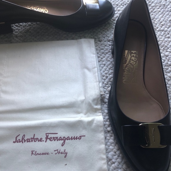 SALE!!!Salvatore Ferragamo black patent pump - Picture 2 of 7